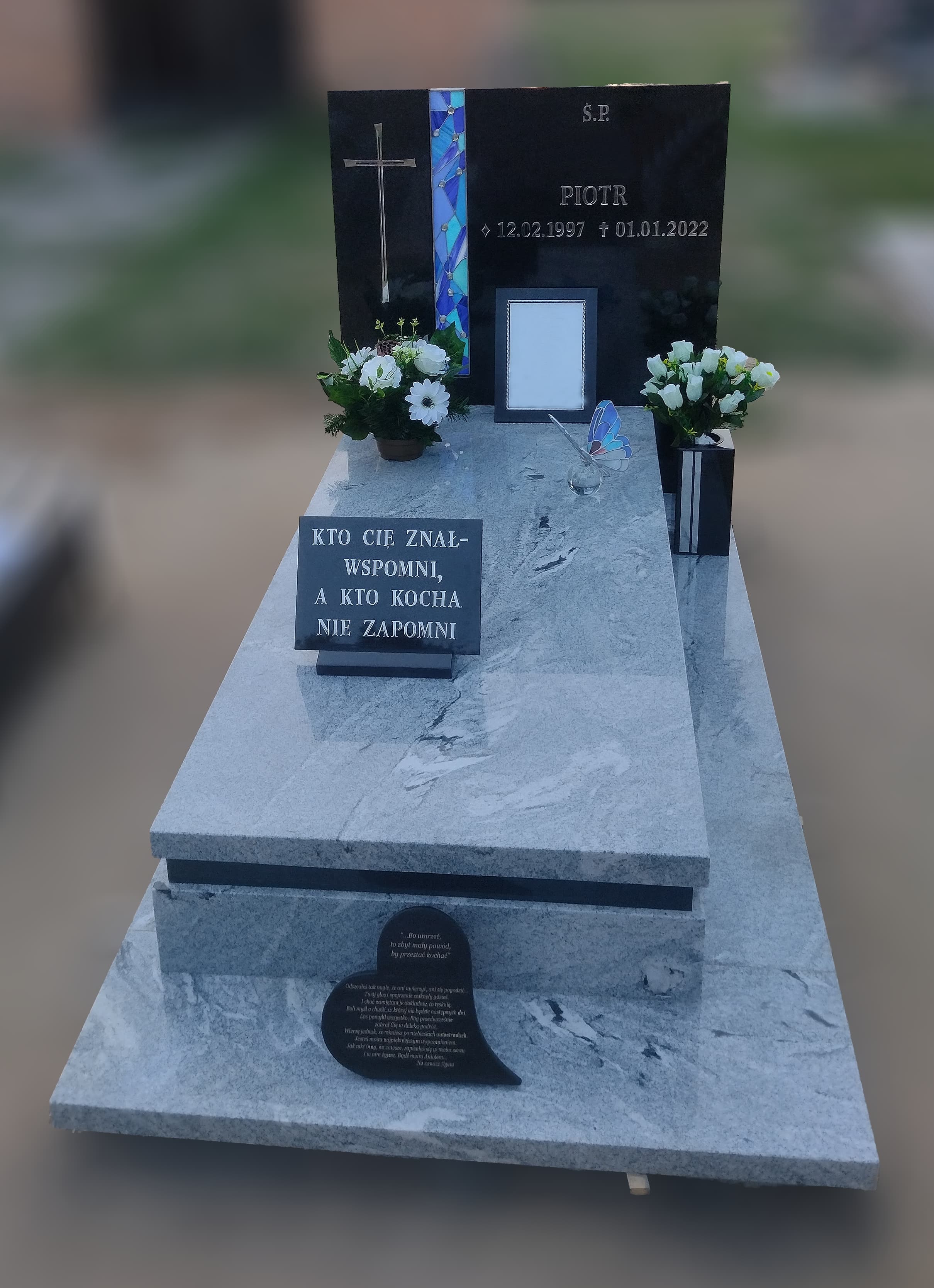 Nagrobek pojedynczy granitowy